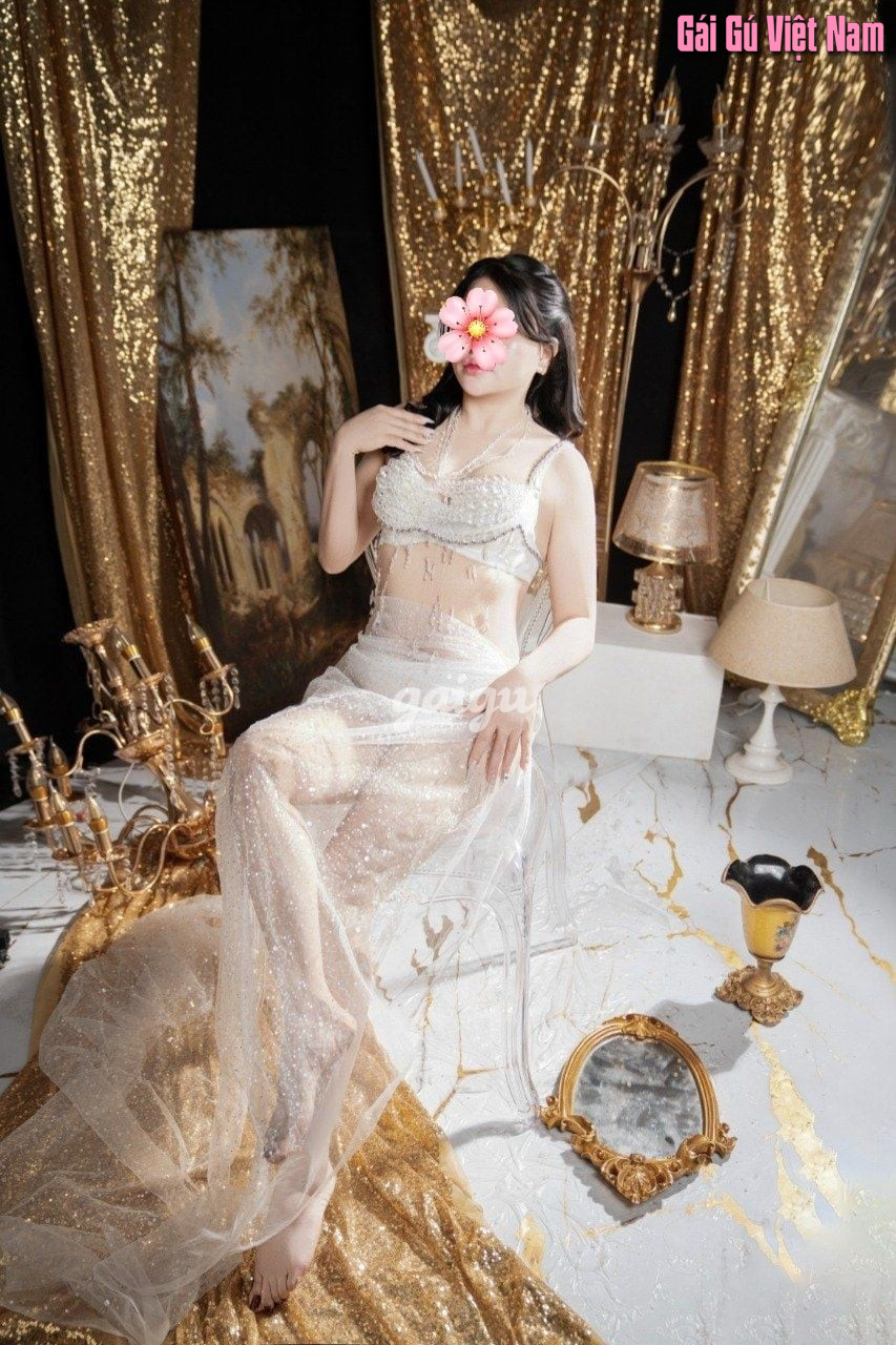 TUỆ NHI_ EM GÁI XINH ĐẸP MÔNG TO DÂM ĐÃNG